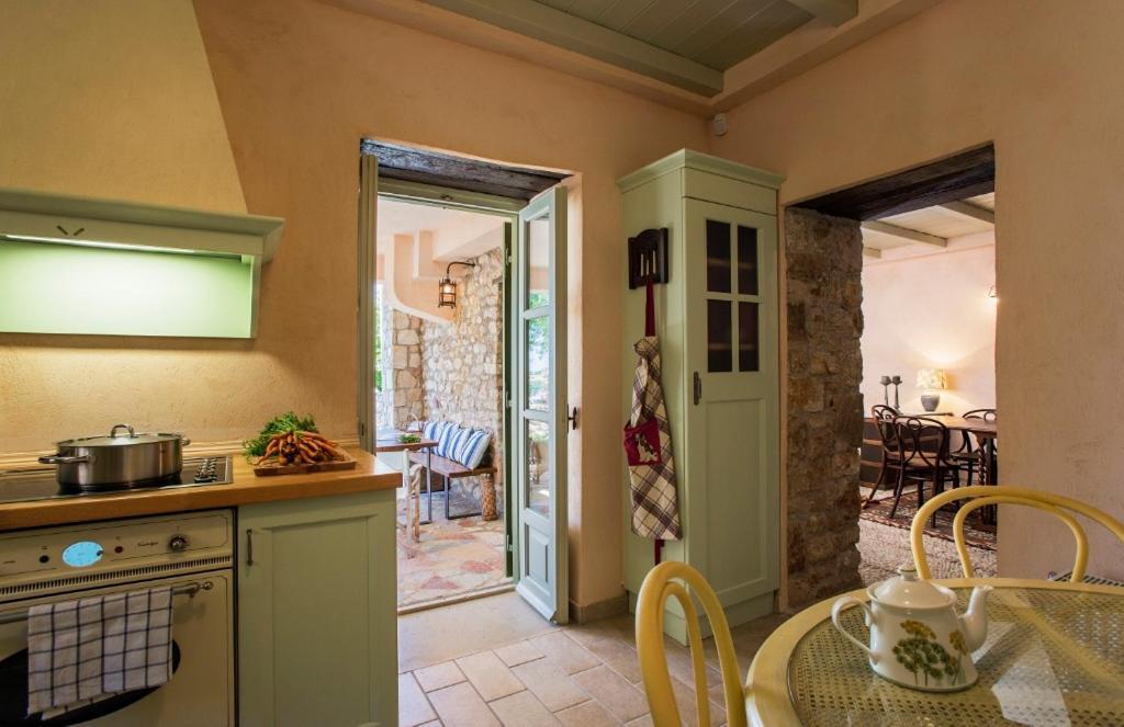 Kyparissia Old Town Lodge With Amazing Sea View Экстерьер фото