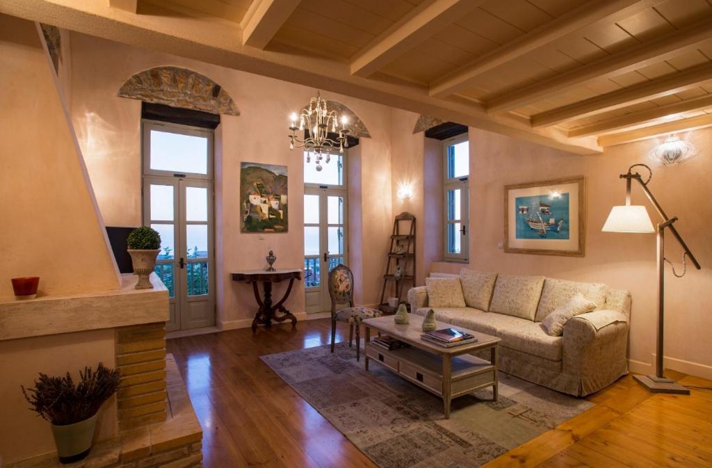 Kyparissia Old Town Lodge With Amazing Sea View Экстерьер фото