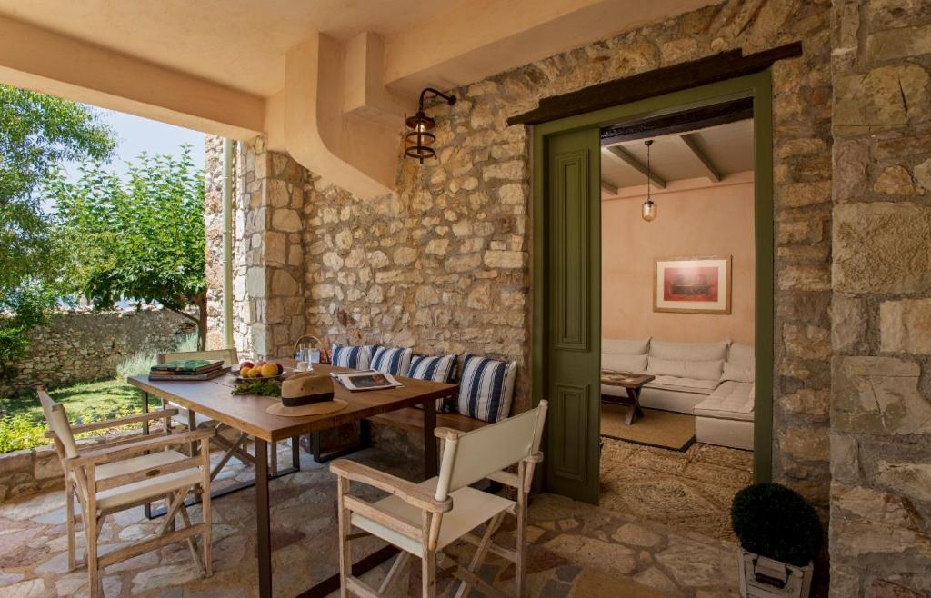 Kyparissia Old Town Lodge With Amazing Sea View Экстерьер фото