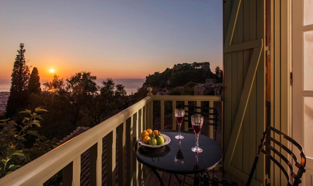 Kyparissia Old Town Lodge With Amazing Sea View Экстерьер фото